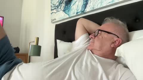 Snapshot of ozhairybearxxxx chatting on 12/02/24, 06:52 ozhairybearxxxx online show from 12/02/24, 06:52