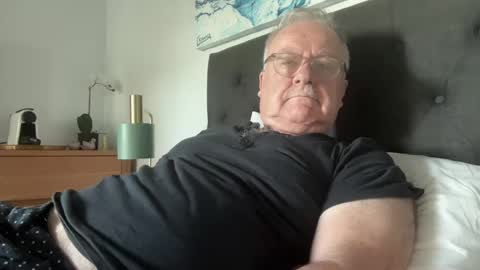 Snapshot of ozhairybearxxxx chatting on 12/11/24, 07:25 ozhairybearxxxx online show from 12/11/24, 07:25