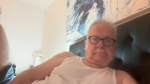 Snapshot of ozhairybearxxxx chatting on 12/17/24, 11:28 ozhairybearxxxx online show from 12/17/24, 11:28