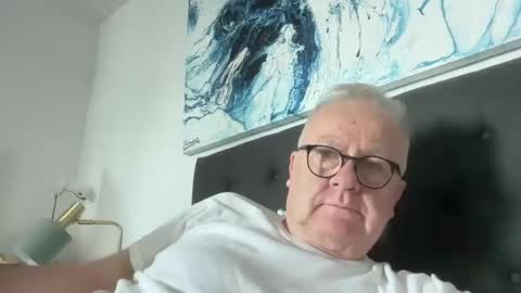 Snapshot of ozhairybearxxxx chatting on 12/20/24, 09:17 ozhairybearxxxx online show from 12/20/24, 09:17