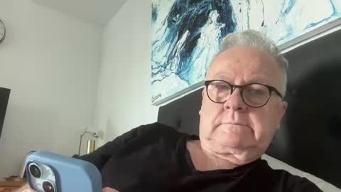 Snapshot of ozhairybearxxxx chatting on 12/22/24, 11:52 ozhairybearxxxx online show from 12/22/24, 11:52