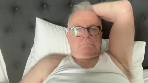 Snapshot of ozhairybearxxxx chatting on 12/28/24, 01:50 ozhairybearxxxx online show from 12/28/24, 01:50