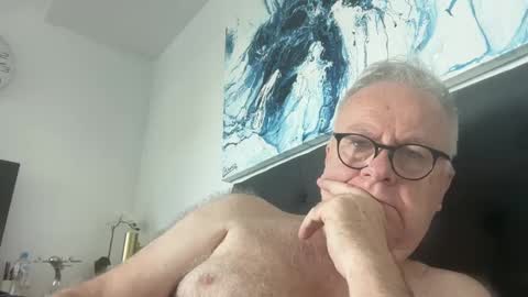 Snapshot of ozhairybearxxxx chatting on 01/05/25, 01:13 ozhairybearxxxx online show from 01/05/25, 01:13