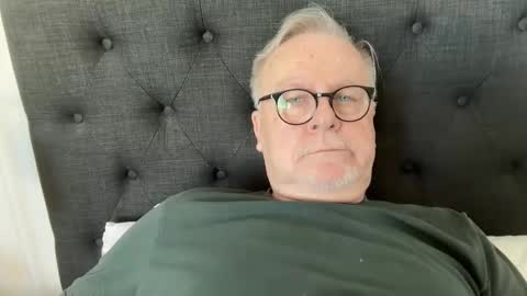 Snapshot of ozhairybearxxxx chatting on 09/15/25, 04:12 ozhairybearxxxx online show from 09/15/25, 04:12