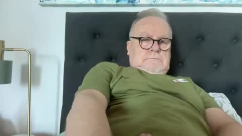 Snapshot of ozhairybearxxxx chatting on 11/04/25, 11:15 ozhairybearxxxx online show from 11/04/25, 11:15