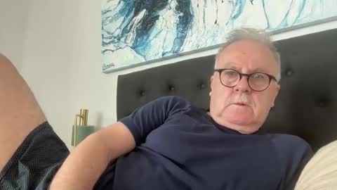 Snapshot of ozhairybearxxxx chatting on 02/15/26, 01:02 ozhairybearxxxx online show from 02/15/26, 01:02