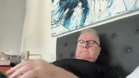 Snapshot of ozhairybearxxxx chatting on 04/15/26, 04:30 ozhairybearxxxx online show from 04/15/26, 04:30