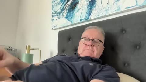 Snapshot of ozhairybearxxxx chatting on 04/17/26, 01:52 ozhairybearxxxx online show from 04/17/26, 01:52
