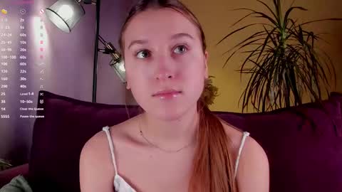 Snapshot of oziecarmona chatting on 10/22/25, 01:06 Caroline or just Lina online show from 10/22/25, 01:06