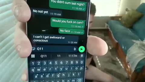 Snapshot of ozlax chatting on 12/17/25, 07:20 ozlax online show from 12/17/25, 07:20