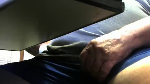 Snapshot of ozzienuts21153 chatting on 02/24/26, 08:45 ozzienuts21153 online show from 02/24/26, 08:45