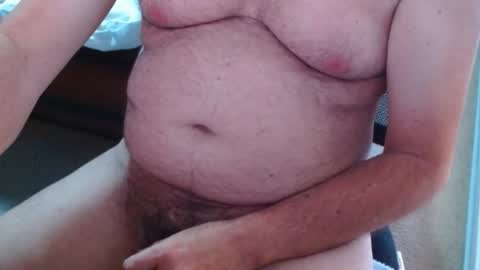 Snapshot of ozzieozzieoi chatting on 02/19/26, 01:01 HairyolOz online show from 02/19/26, 01:01