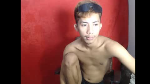 Snapshot of p1noytwink_xel chatting on 05/29/26, 11:52 p1noytwink_xel online show from 05/29/26, 11:52