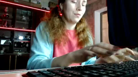 Ella online show from 04/17/26, 06:05