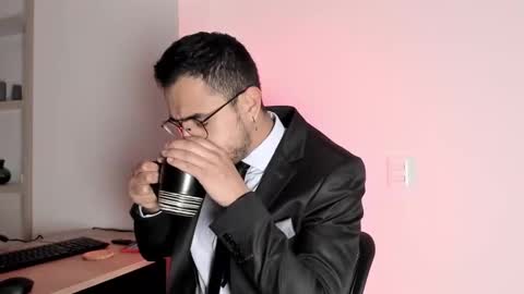 Snapshot of pablo_rincon95 chatting on 12/25/24, 11:43 pablo rincon95 online show from 12/25/24, 11:43