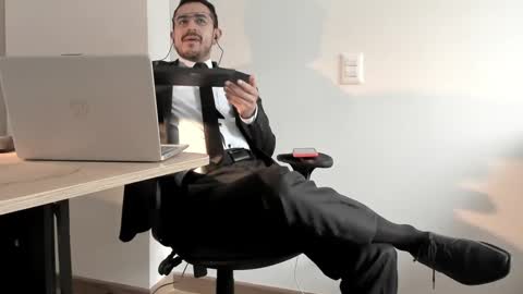 Snapshot of pablo_rincon95 chatting on 12/28/24, 04:52 pablo rincon95 online show from 12/28/24, 04:52