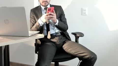 Snapshot of pablo_rincon95 chatting on 12/28/24, 07:54 pablo rincon95 online show from 12/28/24, 07:54