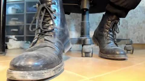 Snapshot of pablomenesssl chatting on 12/22/25, 10:45 Pablo Meness online show from 12/22/25, 10:45