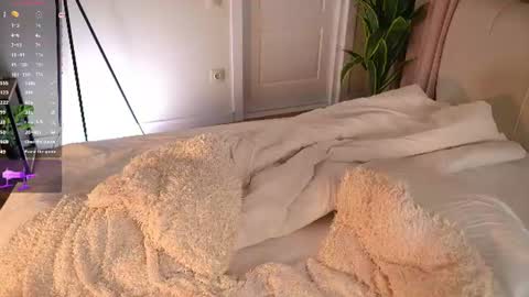 Snapshot of pafosstar chatting on 06/28/26, 07:31 Kimlovense is activeThere are legends that in this room all your wishes can come true Private is Open online show from 06/28/26, 07:31