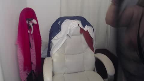 paiperhalliwey online show from 01/11/25, 12:01