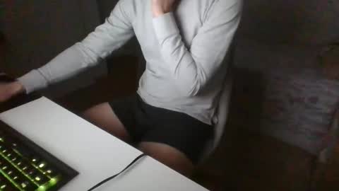 Snapshot of pajaritosenelaire chatting on 04/02/26, 03:20 pajaritosenelaire online show from 04/02/26, 03:20