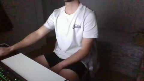 Snapshot of pajaritosenelaire chatting on 04/04/26, 09:40 pajaritosenelaire online show from 04/04/26, 09:40