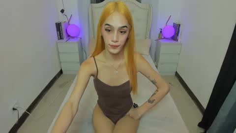 Snapshot of paloma_fucker chatting on 10/19/25, 07:42 tiny girl wth big one online show from 10/19/25, 07:42