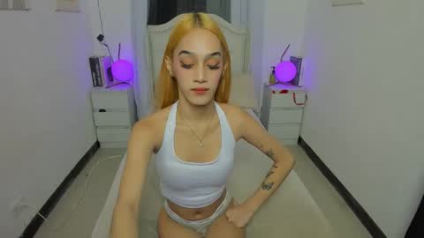 tiny girl wth big one online show from 11/08/25, 06:02