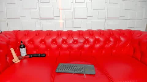 pamela_gaviria01 online show from 10/25/25, 02:13