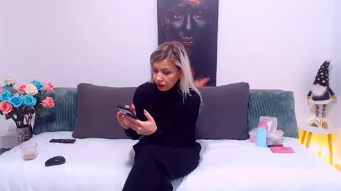 PAMEL ISSY online show from 01/24/25, 03:45