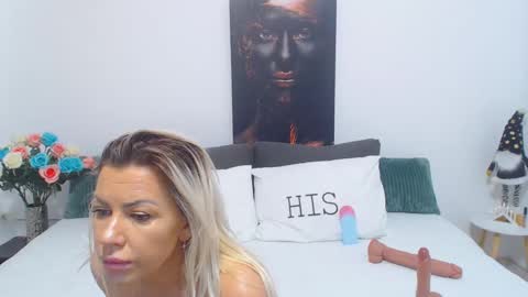 PAMEL ISSY online show from 02/02/25, 09:40