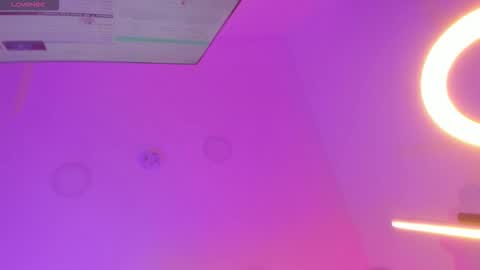 Snapshot of pamela_vega chatting on 11/11/25, 11:43 Manuela online show from 11/11/25, 11:43