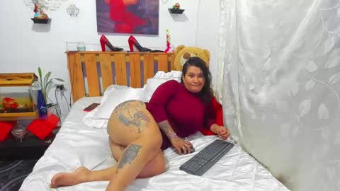 Snapshot of pamelaruiizz3 chatting on 02/25/25, 09:02 Pamela online show from 02/25/25, 09:02