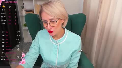 Snapshot of pamellamurphy chatting on 10/15/25, 07:30 pamellamurphy online show from 10/15/25, 07:30