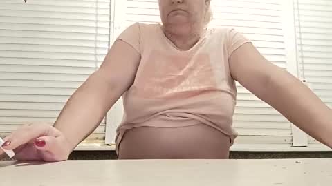 Snapshot of pamid215 chatting on 12/16/25, 05:18 angel hris online show from 12/16/25, 05:18