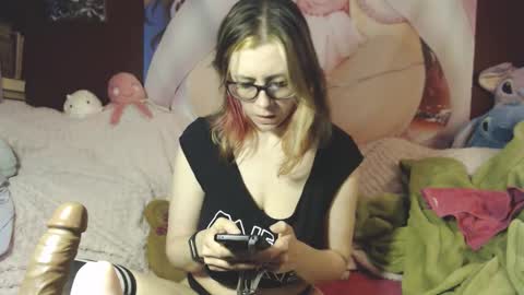 Snapshot of pandora_allsorts chatting on 11/30/25, 04:44 pandora-allsorts online show from 11/30/25, 04:44