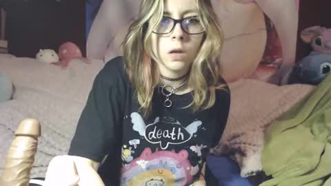 Snapshot of pandora_allsorts chatting on 12/17/25, 04:46 pandora-allsorts online show from 12/17/25, 04:46