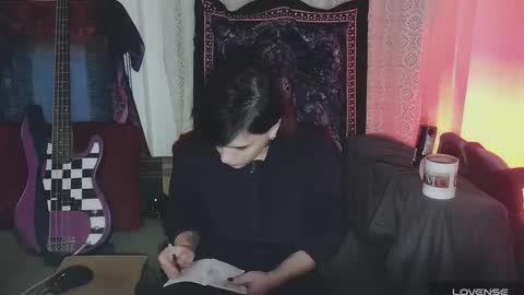 In bio online show from 12/05/25, 01:42