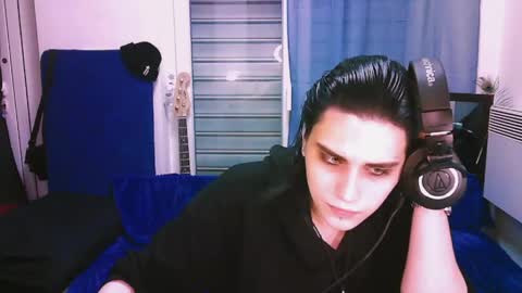 In bio online show from 05/12/26, 04:15