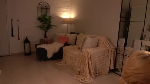 Snapshot of pantykrist chatting on 02/22/26, 05:44 Kristina Kriss online show from 02/22/26, 05:44