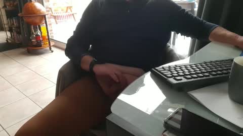 Snapshot of pantyrafke chatting on 02/24/25, 11:54 pantyrafke online show from 02/24/25, 11:54