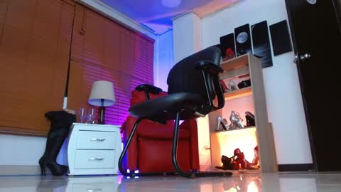 PAOLA  online show from 12/01/25, 10:42