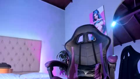 paolafox_ online show from 12/15/25, 12:09