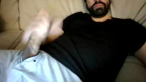 Snapshot of paolo402 chatting on 12/17/25, 03:40 Paolo online show from 12/17/25, 03:40