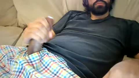 Snapshot of paolo402 chatting on 06/18/26, 02:43 Paolo online show from 06/18/26, 02:43