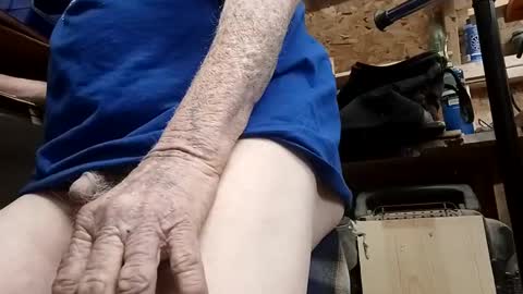 Snapshot of papajb70 chatting on 02/19/25, 04:01 papajb70 online show from 02/19/25, 04:01