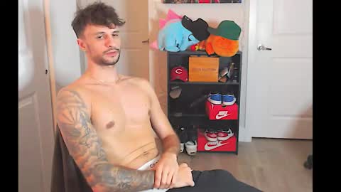 Snapshot of papijakey chatting on 12/16/25, 02:16 -- New Videos Down Below online show from 12/16/25, 02:16