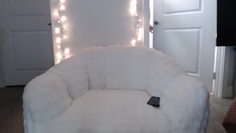 Snapshot of papijakey chatting on 03/04/26, 12:05 -- New Videos Down Below online show from 03/04/26, 12:05