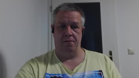 Snapshot of para3214 chatting on 10/11/25, 02:04 para3214 online show from 10/11/25, 02:04