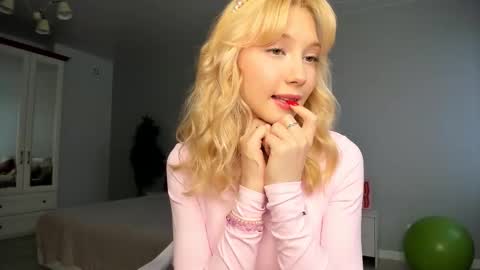 Melena online show from 11/13/25, 08:24